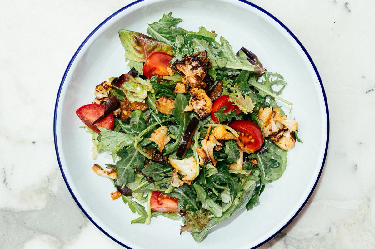 LockStockCoffee's tweet photo. Mixed Greens, Tomatoes, Roasted Eggplant, Zucchini, and Cauliflower.
#LockStockCoffee #YegFood
📷 @buntcake https://t.co/wFs31rVPed