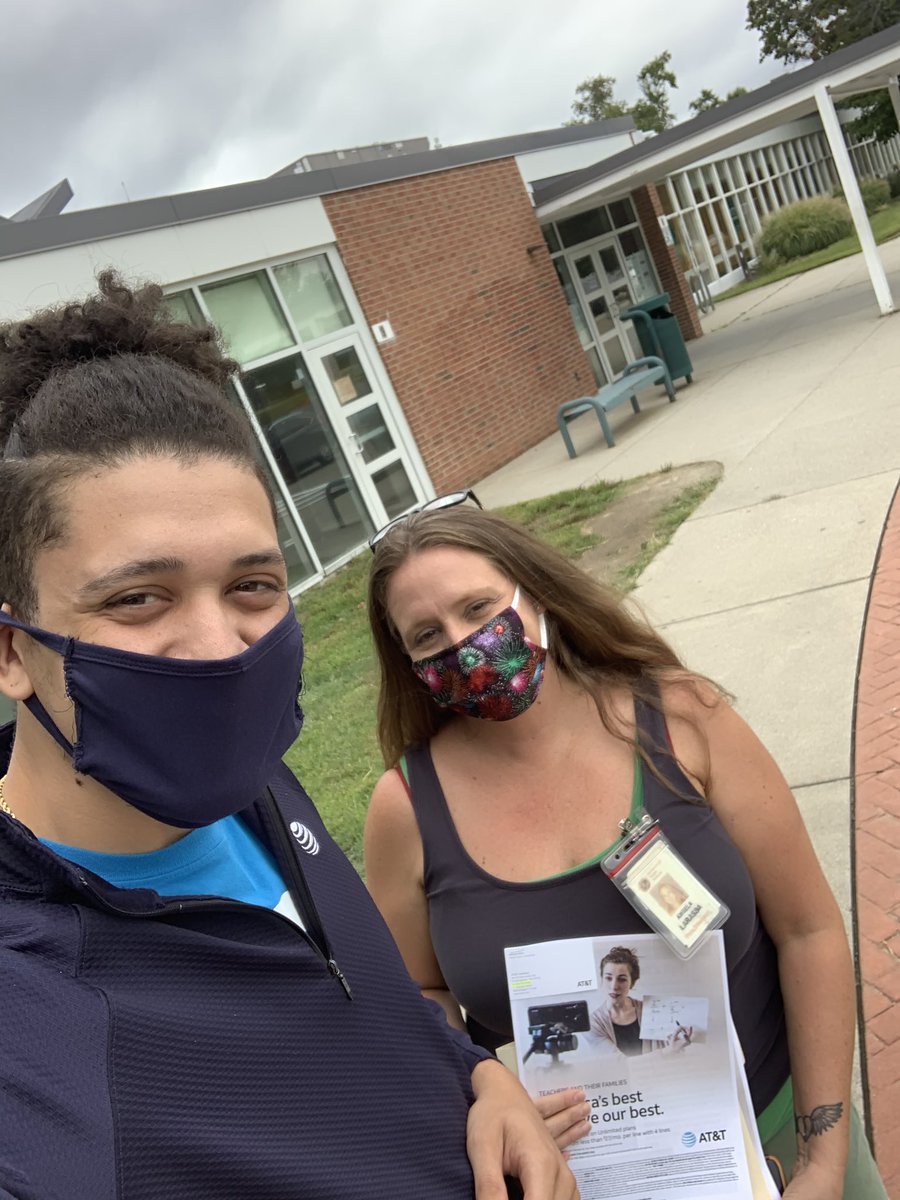 After providing a great in store experiences to one of our local teachers! Mike was able to visit and offer our Special Appreciation to all teachers <a href="/pnixnix/">Peter Nixon</a> <a href="/keroninc/">Keron Incarnato</a> <a href="/LawVulakh/">Lawrence Vulakh</a> @DannyMarleauATT