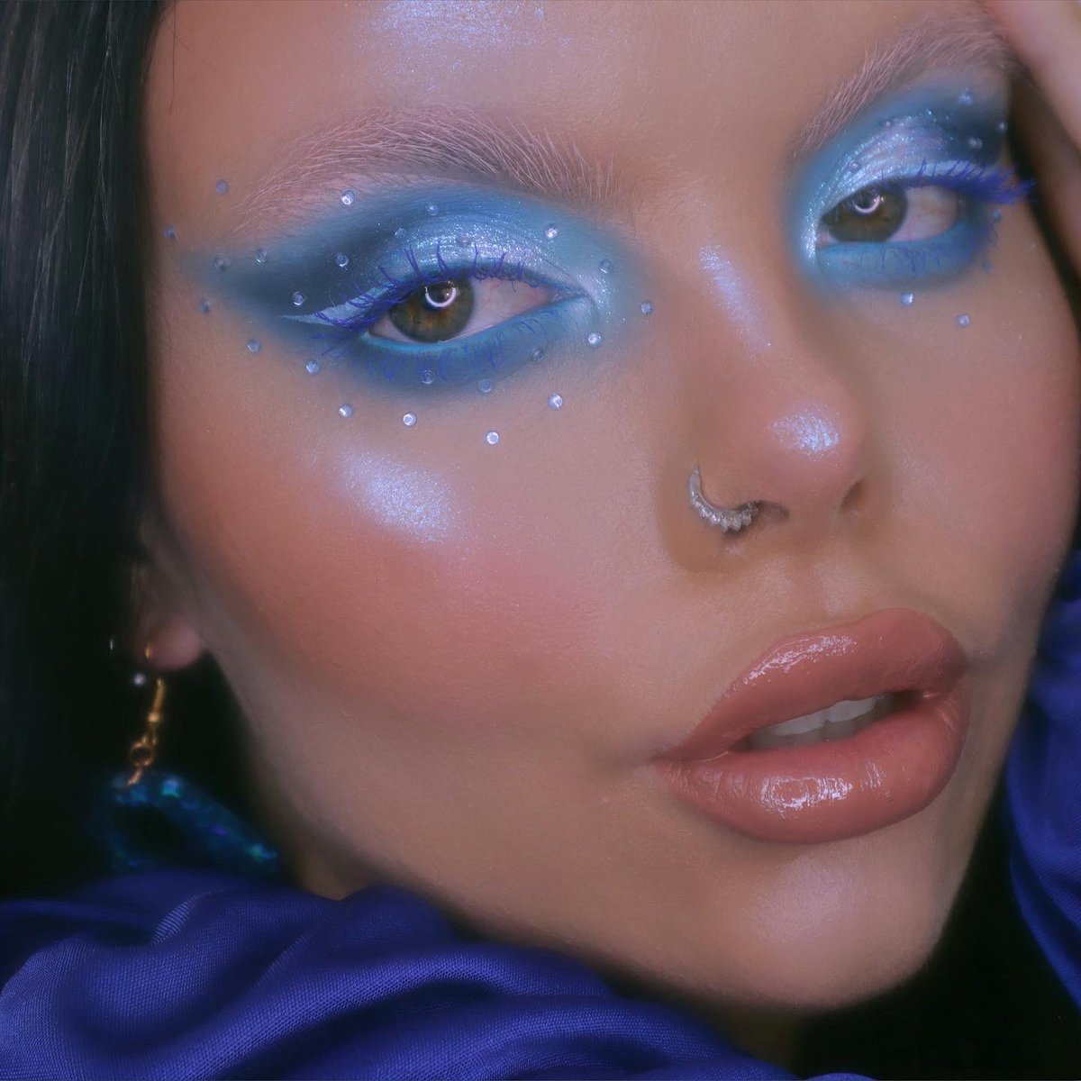caitssdarling's tweet photo. Aquamarine 🐬🦋 feeling my brows and no strip lashes 😍 inspo: nikki makeup (on IG) https://t.co/PFGworle9s