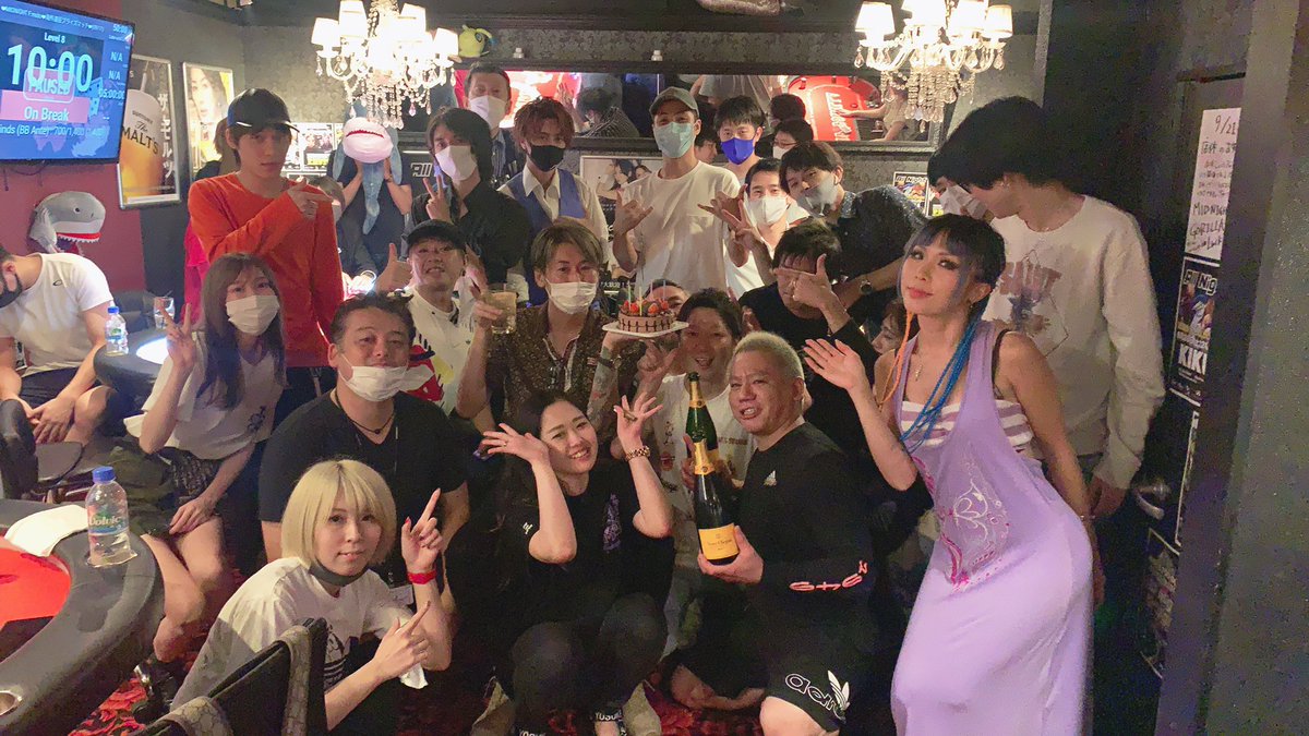 新宿higegorilla ヒゲゴリラ على تويتر ハッピーバースデー F Muto様 お誕生日おめでとうございます なんと74エントリー Kiku様 4cm様よりシャンパンもいただきました 頼れるみんなの兄貴 これからもよろしくお願い致します ヒゲゴリラ