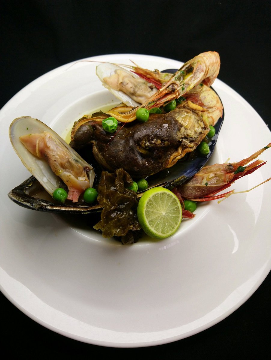 chef_edgardo's tweet photo. Otra nueva perspectiva. 😊😋
#Caldo de #Luche de #CaletadeHornos con #ChoroMaltón, #CamarónNailon y #Machas de #CaletaSanPedro.!! 😋
#ChefEdgardoAguilera #ChefRegional #ChefFomentador #CocinadeAutor #ProductosRegionales #ChefFegach #RegióndeCoquimbo https://t.co/hb9oQSOMOF