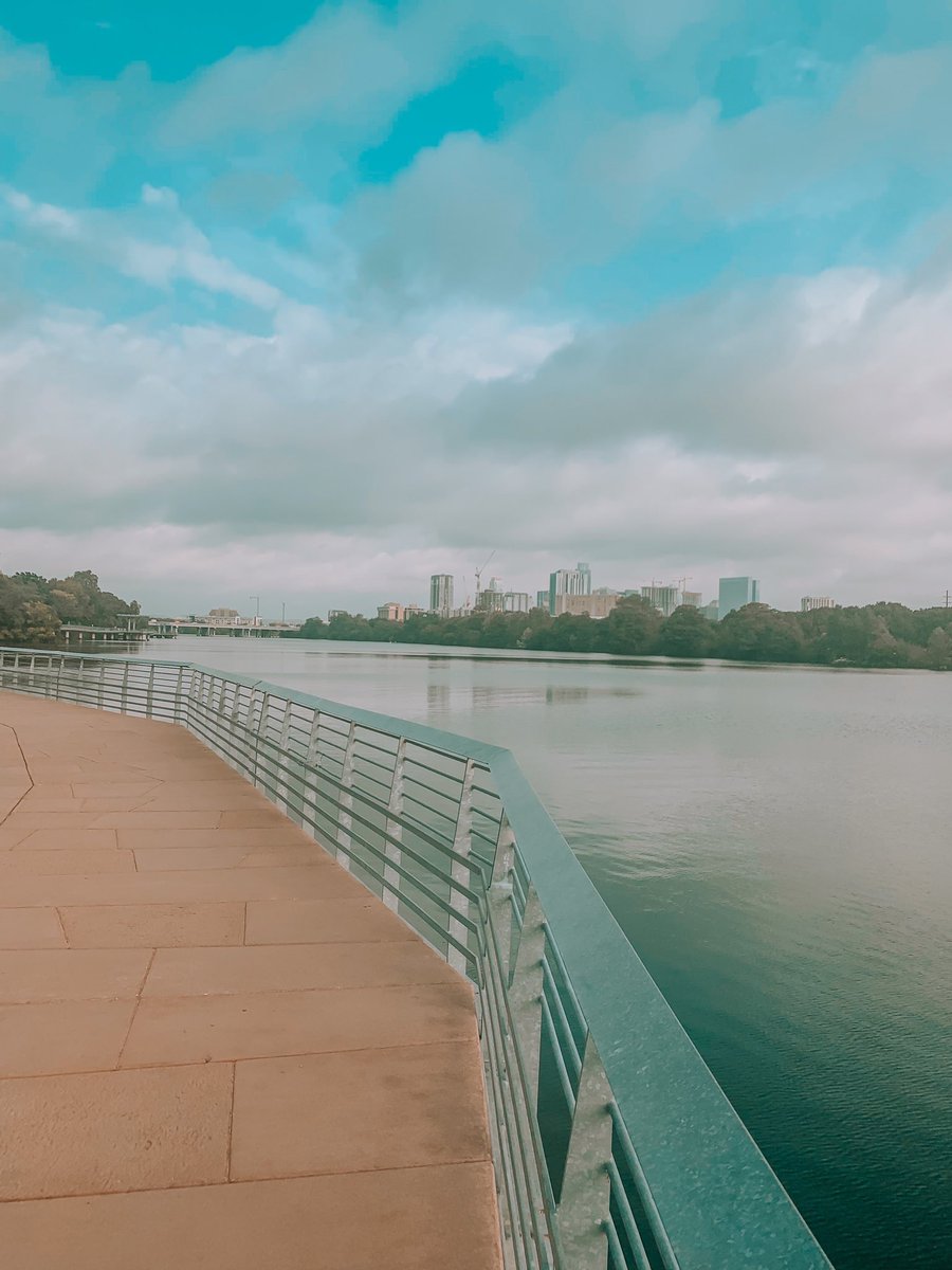 gracepettis's tweet photo. More scenes from Austin trails. This is the Ann and Roy Butler trail downtown, East side. Austin has such amazing walking paths and day hikes.
β£
#atx #austinparksdepartment #austintrails #dayhikes #trail https://t.co/feZOBiM8yR