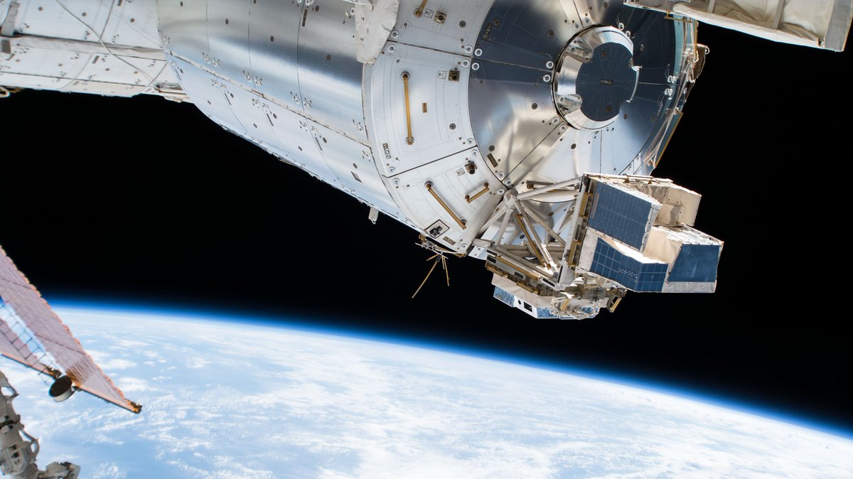 RF2Space's tweet photo. I have seen a few asking about the #ISSrepeater antenna. Here is a photo of the Columbus module. The antenna is just a simple flexible whip located on the nadir (Earth facing) side of the module. #hamradio https://t.co/QJIARqJUOk