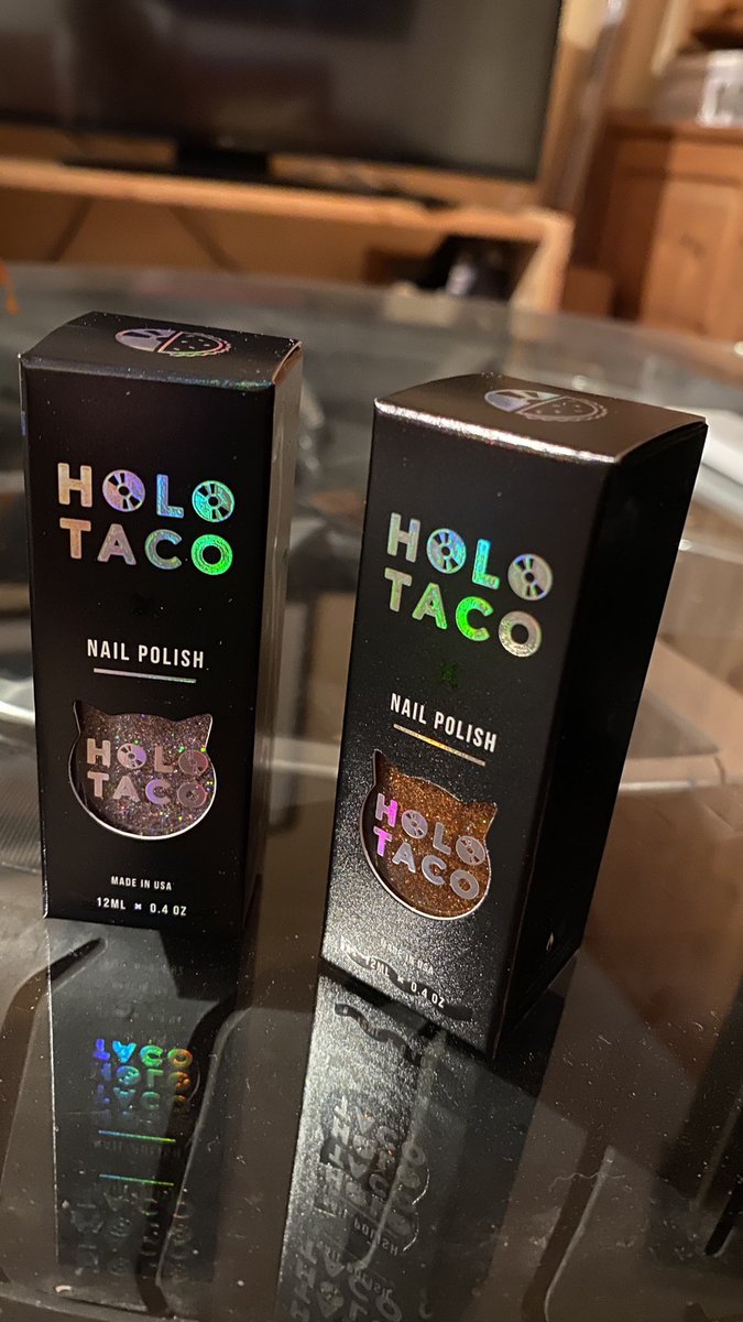FrejaLucia's tweet photo. My holo taco finally came but the packaging of my two cat polishes don’t form a cat ☹️ @holotaco @nailogical #holotaco https://t.co/Mb5cwx38Id