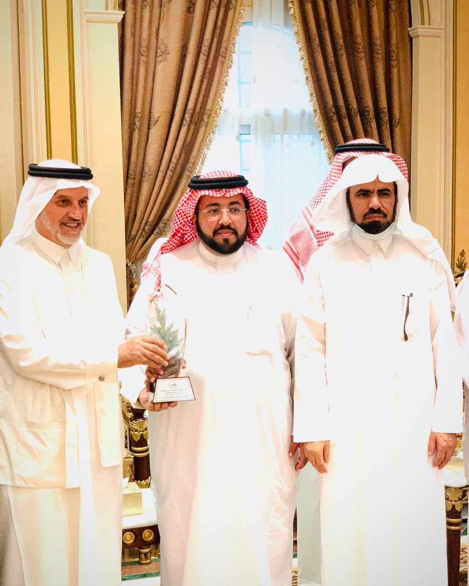 A_F_Bin_Dleem's tweet photo. مجموعة ابها عطاء ووفاء تزور وتكرم الشيخ: 
#عبدالله_بن_فهد_بن_دليم
وكيل شيخ شمل قبائل قحطان ووادعة 
تقديرًا لجهوده الدائمة والمستمرة في خدمة الوطن وكونه رمزًا من رموزه. https://t.co/ud46s1DAH3
