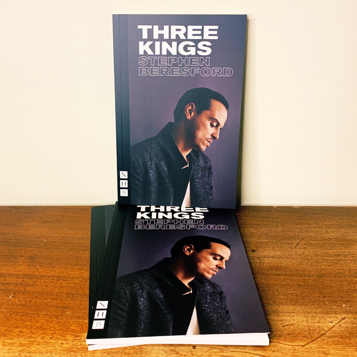 Win one of THREE copies of new ★★★★★ play Three Kings by Stephen Beresford!

Retweet this &amp; follow us to enter (pre-existing followers also eligible), ends Mon 14 Sep.

See more about this acclaimed drama - written for &amp; starring Andrew Scott - here: nickhernbooks.co.uk/three-kings