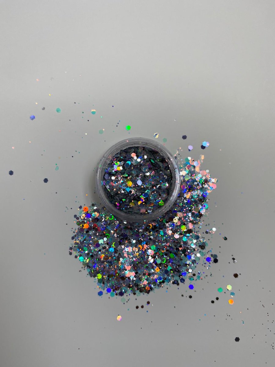 Hola chicas!! Paso por aquí para decirle que estoy empezando a vender glitters hechos por mi. Que se pueden utilizar para uñas como para maquillar. Así que cuento con su apoyo chicas.🤍#GLITTERS