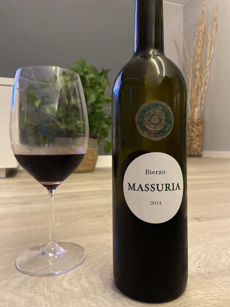 infielesdelvino's tweet photo. Cuando la ausencia de fruta no es un problema, sino una virtud. 

#Bierzo #massuria https://t.co/xsvFAMO3BB