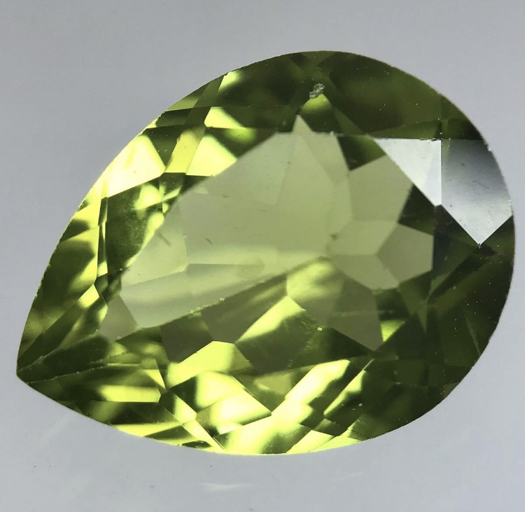 Pocket By Kishun 公式 9月12日の誕生日石は ペリドット 石言葉は 幸福 夫婦の愛 運命の絆 です 誕生日石 石言葉 ペリドット Peridot オリビン 貴瞬 Kishun 宝石 ルース