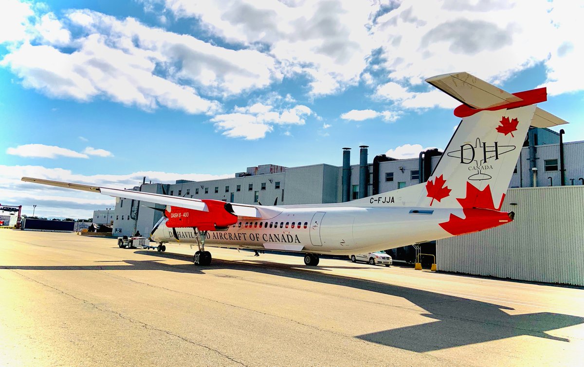 dehavillandAIR's tweet photo. Dash 8-400 #4001 is showing off its brand new @dehavillandAIR paint scheme at our facility in #Toronto!

#avgeek #aviation https://t.co/iNBfj9mjmN