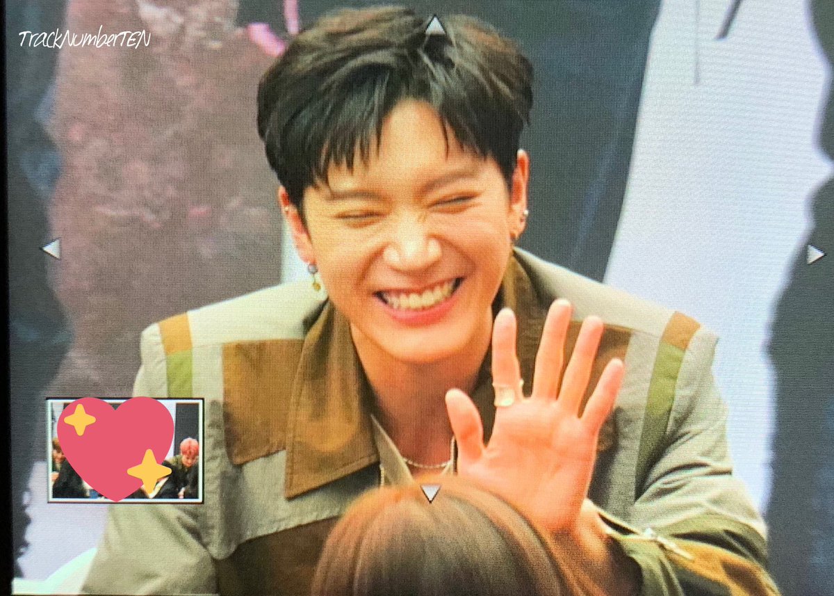 slimmingty's tweet photo. #WeLoveYouTen gangerti kamu kenapa sabaaaaaaar banget..... ke fans gapernah ngeluh, selalu nampilin yg terbaik, selalu brusaha buat nampilin "everything will be alright". Jangan, jangan prnah bilang maaf ke kita kalo bukan salah km Ten :" kita marah, tpi jelas bukan sama kamu :" https://t.co/f2ziDdJBJe
