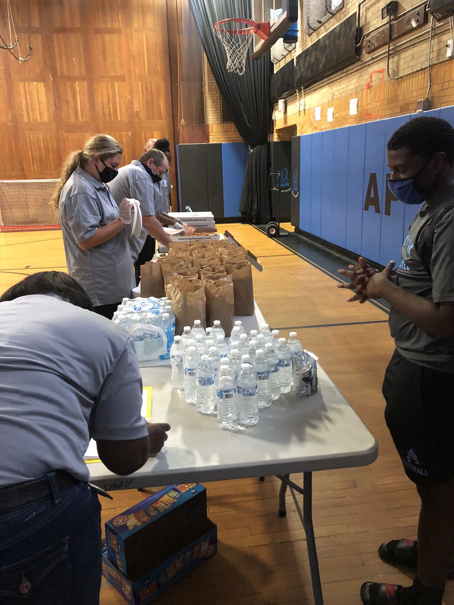 _MOPAL's tweet photo. Pssst.. we did a thing today ❤️ Thank you to The Galley for helping us feed the Asbury Park Football team today ‼️

We’ll be providing meals for all fall sports teams beginning next week! Let us know if you would like to donate or participate 💙 https://t.co/WzLQ7Dxph9