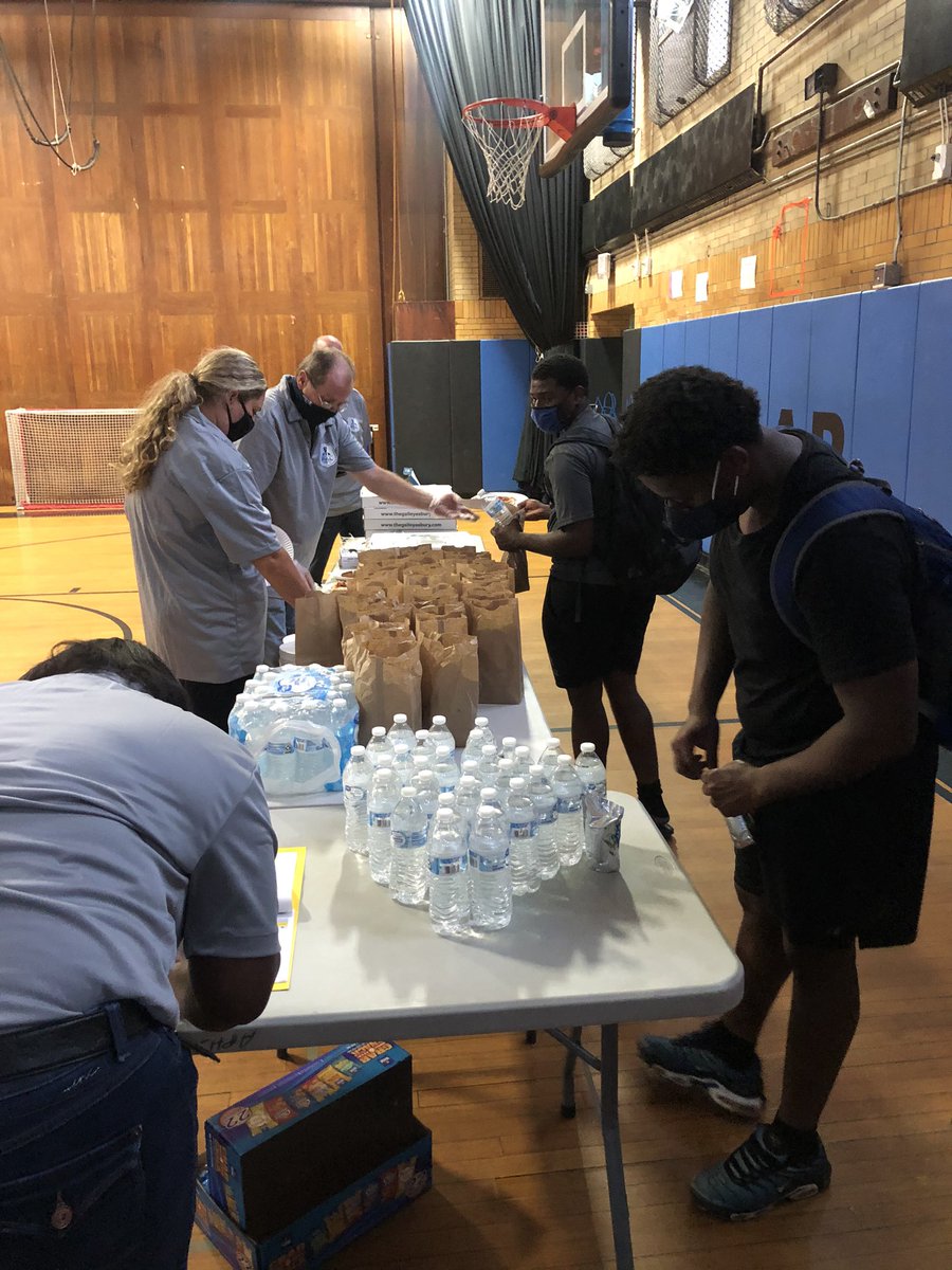 _MOPAL's tweet photo. Pssst.. we did a thing today ❤️ Thank you to The Galley for helping us feed the Asbury Park Football team today ‼️

We’ll be providing meals for all fall sports teams beginning next week! Let us know if you would like to donate or participate 💙 https://t.co/WzLQ7Dxph9
