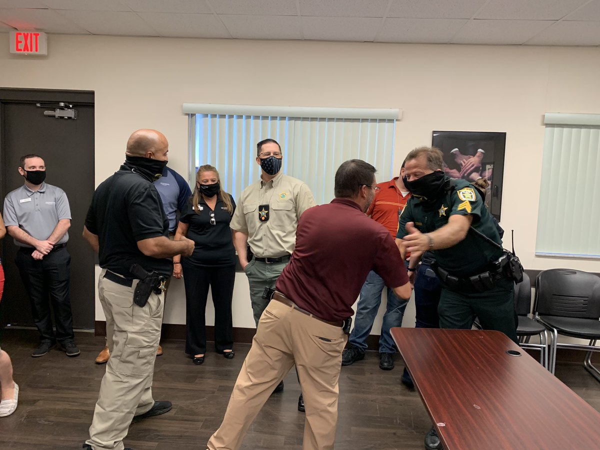 SarahWolstenho2's tweet photo. Taking lunch to show our appreciation to our first responders #diamondresorts #lifeatdiamond #Sept11 https://t.co/PUfh30XnNL