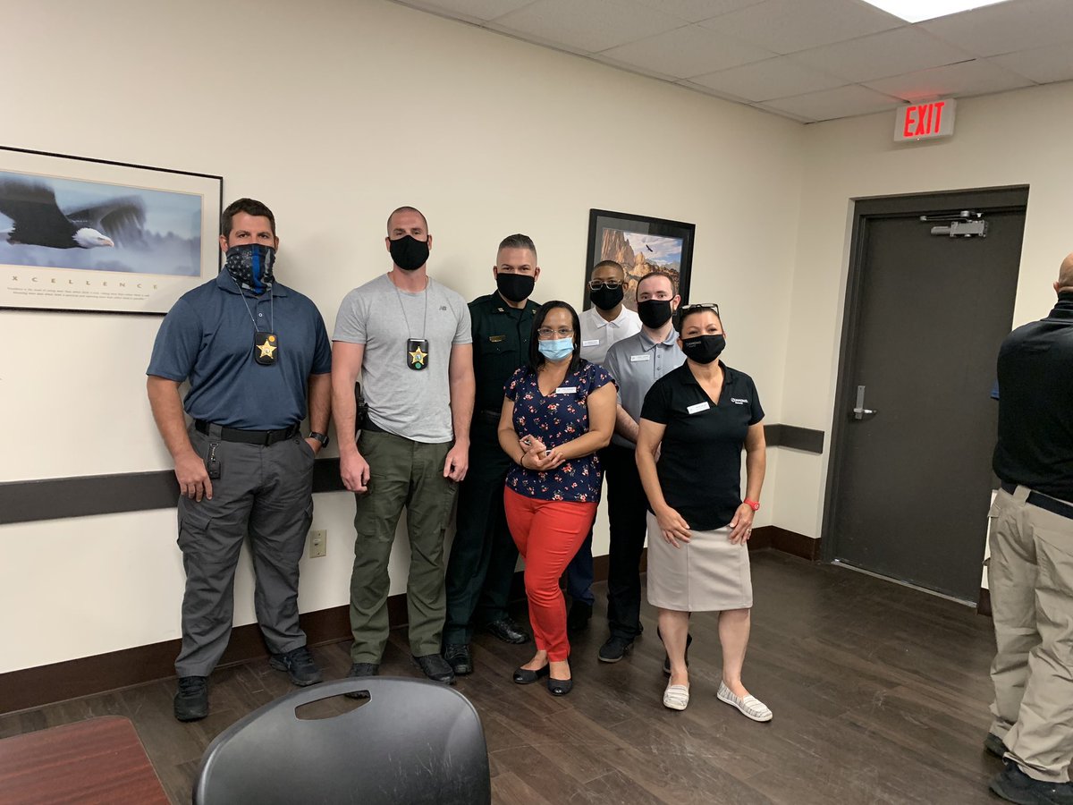 SarahWolstenho2's tweet photo. Taking lunch to show our appreciation to our first responders #diamondresorts #lifeatdiamond #Sept11 https://t.co/PUfh30XnNL