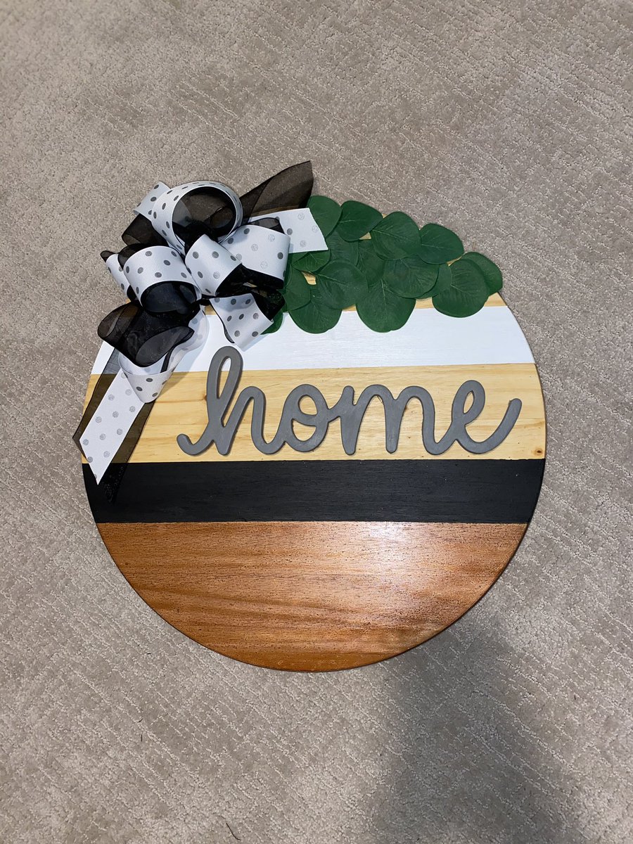 _erindrew_'s tweet image. hey guys, my mom is an elementary teacher in dallas and with the switch to online learning alot of her low-income students are stuck without proper materials. my mom is making and selling home decor so she can send school supplies to them. if you would like to buy some pls dm me!