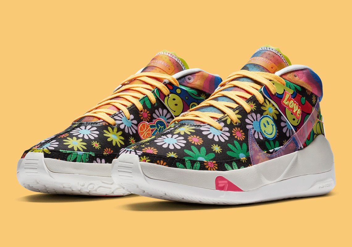 SneakerNews tweet picture