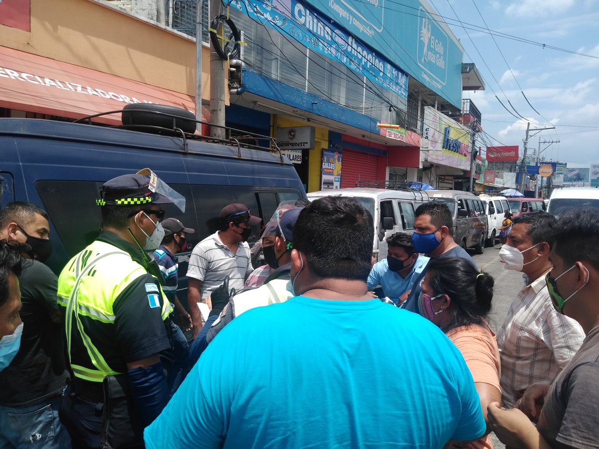 ElRebeldeGt1's tweet photo. #SUCHITEQUEZ nuevamente queda paralizado el Servio Urbano en Mazatenango Suchitepequez, PMT ordenó a pilotos de Microbuses detenerse @ @MTunchez_19 @RBCNoticiasGT  @vichoguate @viajerogt @AlertaGt502 @juanVictorCas1 https://t.co/DXYfuasN75