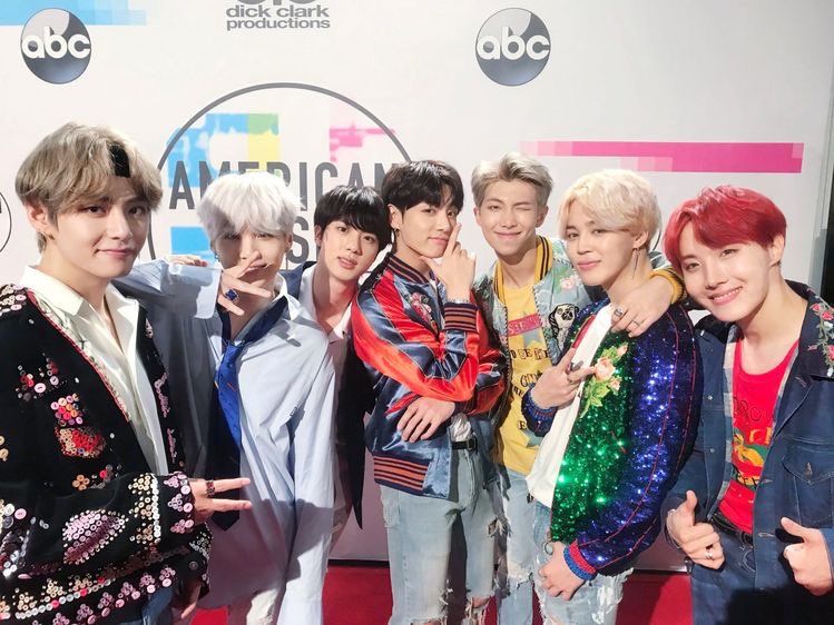I think baby ARMY need a comprehensive thread of  @BTS_twt on American TV shows, where BTS’ impact was understood since 2017, so here it is... a LONG thread!Kicking off w/the AMAs 2017 & DNA (I wasn’t  #BTSARMY   yet ) on 11/17/17 