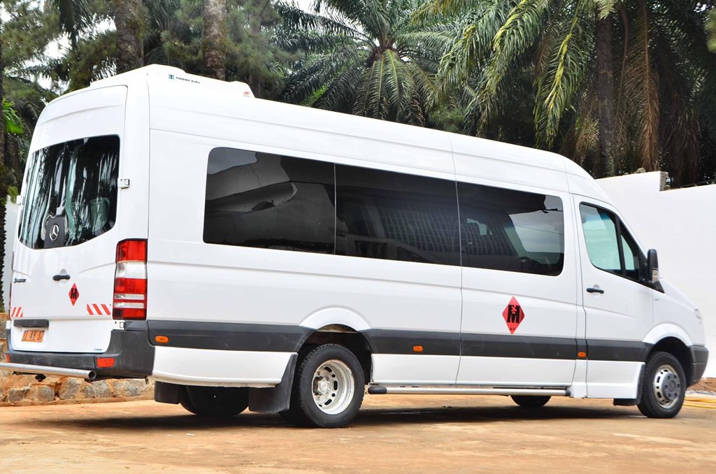 M_i_R_world's tweet photo. Adama C2 pour Motbinama International Records affecté au transport des troupes et à l'escorte prioritaire de Samba-Eténdé, le Car-Podium. https://t.co/3nkR0NjsFh