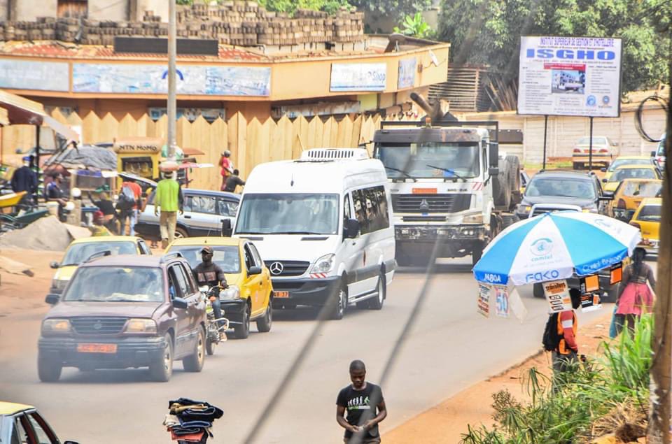 M_i_R_world's tweet photo. Adama C2 pour Motbinama International Records affecté au transport des troupes et à l'escorte prioritaire de Samba-Eténdé, le Car-Podium. https://t.co/3nkR0NjsFh