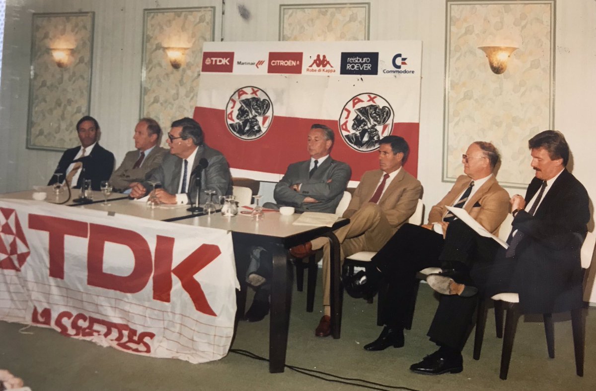 S_Zeldenrijk's tweet photo. Persdag Ajax oude stijl, begin jaren tachtig en (vooral mooi zichtbaar) de eerste schreden op het gebied van sponsoring #ajax https://t.co/v4QDo4USx9