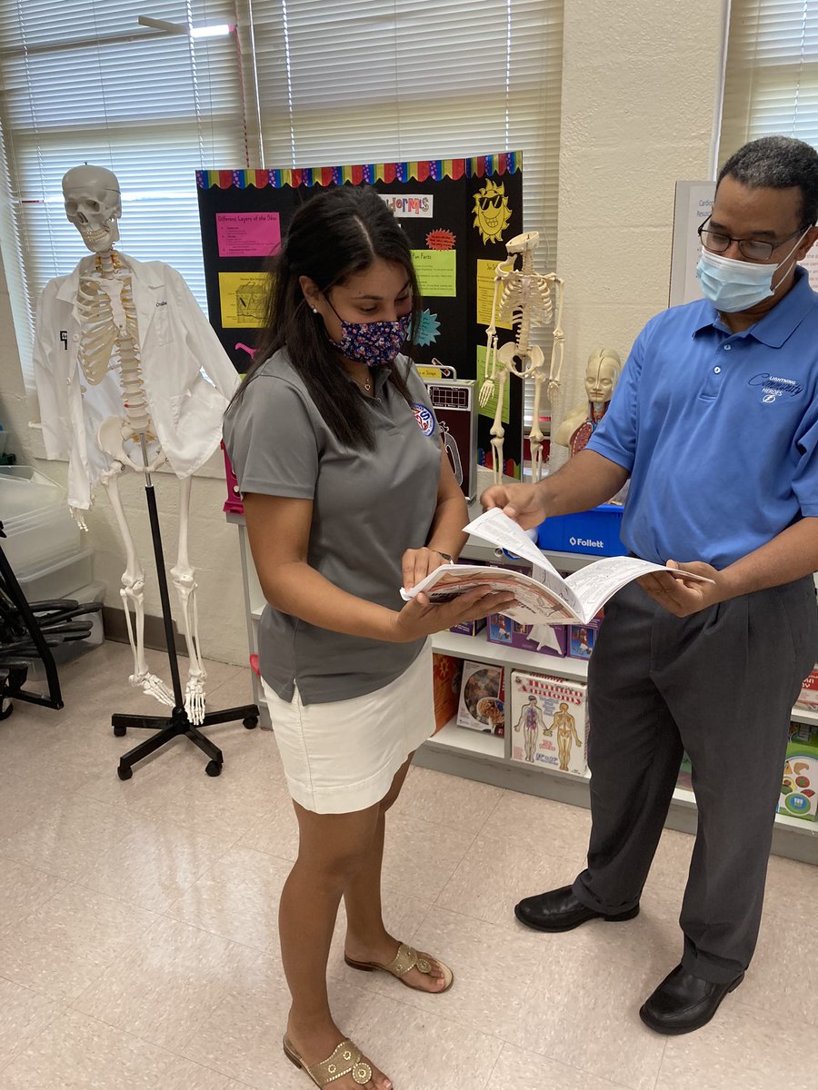 KevinRtampa's tweet photo. Ms. Quintyne @Dunbar_Magnet &amp; Dr. Frederick @BrainExpansions discuss medical educational material, activities &amp; options for the #DunbarDoctors. Dr. Frederick presents a monetary gift (seed donation) from BEST Academy to Dunbar Magnet as part of their community partnership. https://t.co/KtEdX0xPBO
