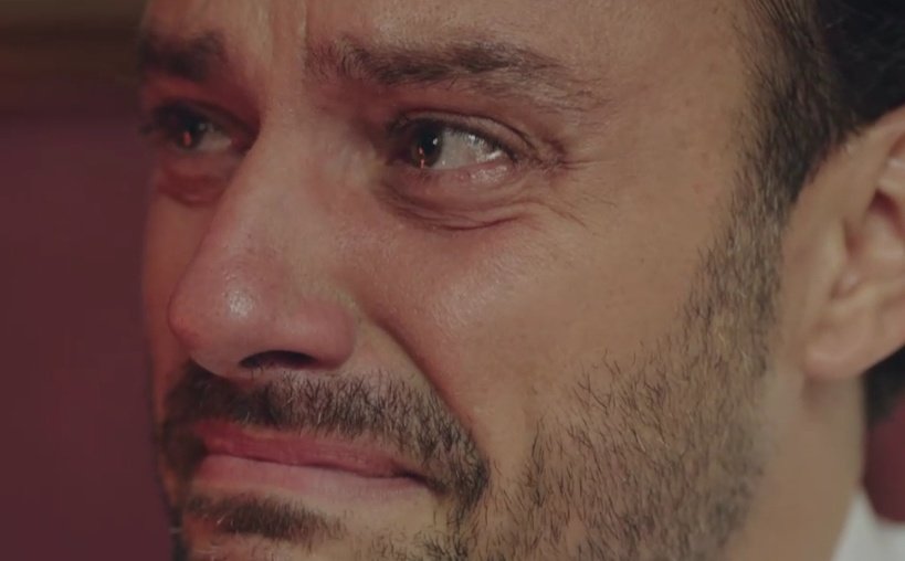 sueonoslibres's tweet photo. Aile içi şiddetle büyüyen her çocuk kırgın ve öfkelidir, en yakınlarından göremedikleri sevgiyi kimsenin vereceğine de inanmazlar... Çocuklarınızı hatırlamak istemeyeceği anılar içinde büyütmeyin.
• #Kırmızıoda #SalihBademci https://t.co/jvIuKgFNXW