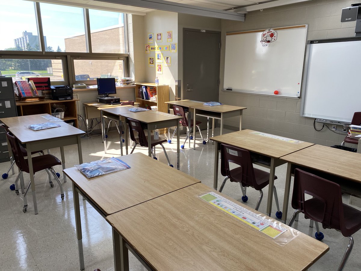Oakridge_SS's tweet photo. Our Special Education classes are ready. Staff members have some messages for our arriving students! #GoOaks #GoTVDSB https://t.co/BPCtDijIiQ