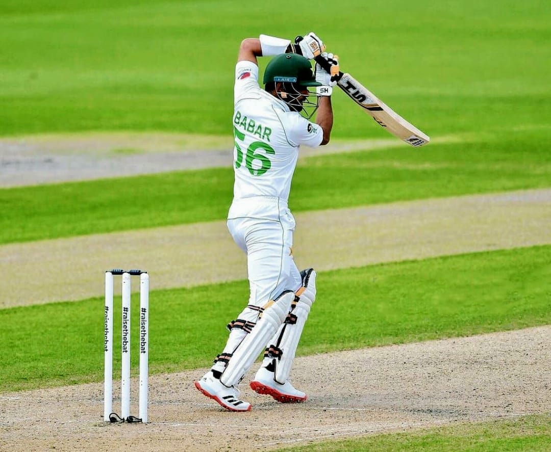 156kph's tweet photo. Want to watch these sights for rest of my life. Is it too much to ask for #Golden4yearsofBabar https://t.co/b3Re39LjHQ