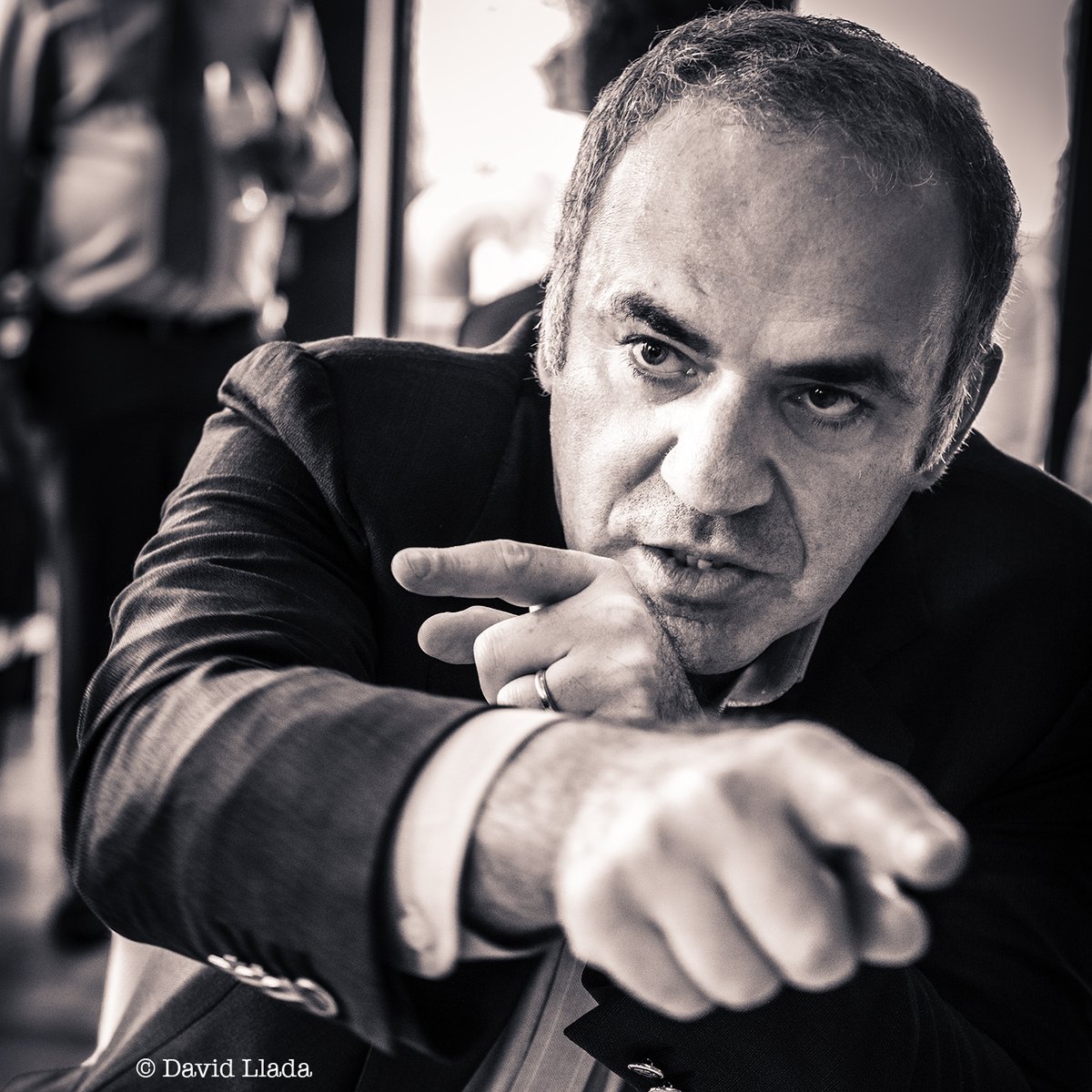 davidllada's tweet photo. Not to be missed: Garry Kasparov playing Magnus Carlsen in a few minutes.
Thank you @STLChessClub for making it happen. #fischerandom https://t.co/RHiPV2vshf