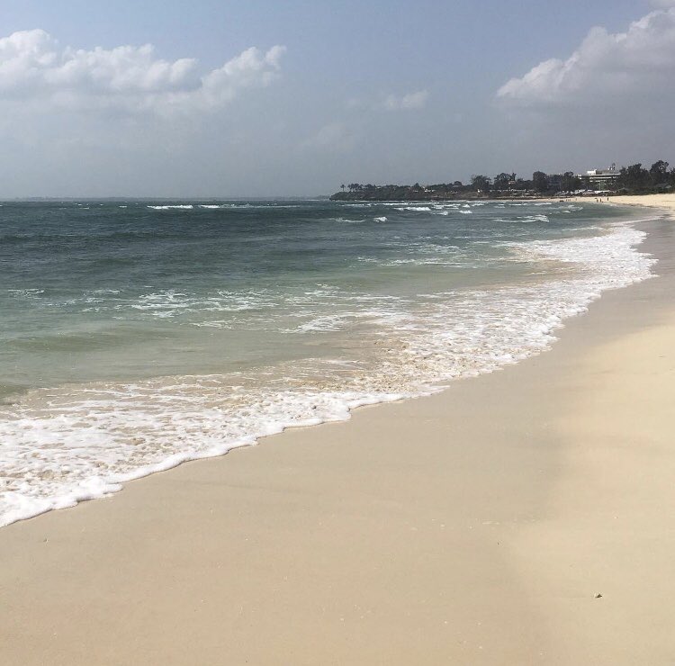 f_mcdarby's tweet photo. I especially look forward to my long runs when I get to run alongside this beautiful view! 🥰 #FinallyBackInAfrica #MissedThisPlace #HomeSweetHome 🌊☀️🏃🏾‍♀️ https://t.co/qvfu9fzTr3