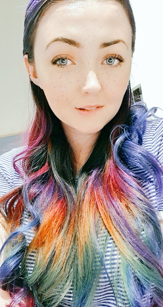 MissEveSummers's tweet photo. Been enjoying my hiatus but missing you all and promise to be back soon 😘 retweet or like if you like my new rainbow hair? ✌🤘🤙 https://t.co/xiP0S5ragw
