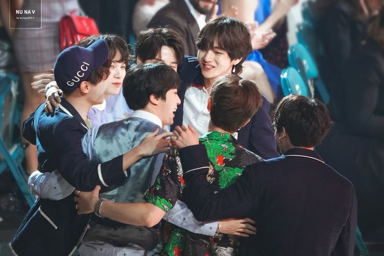 Finally! The night I fell down the rabbit hole.  @BTS_twt performing Fake Love at the BBMAs on 05/20/18Plus a whole lotta kookie abs 