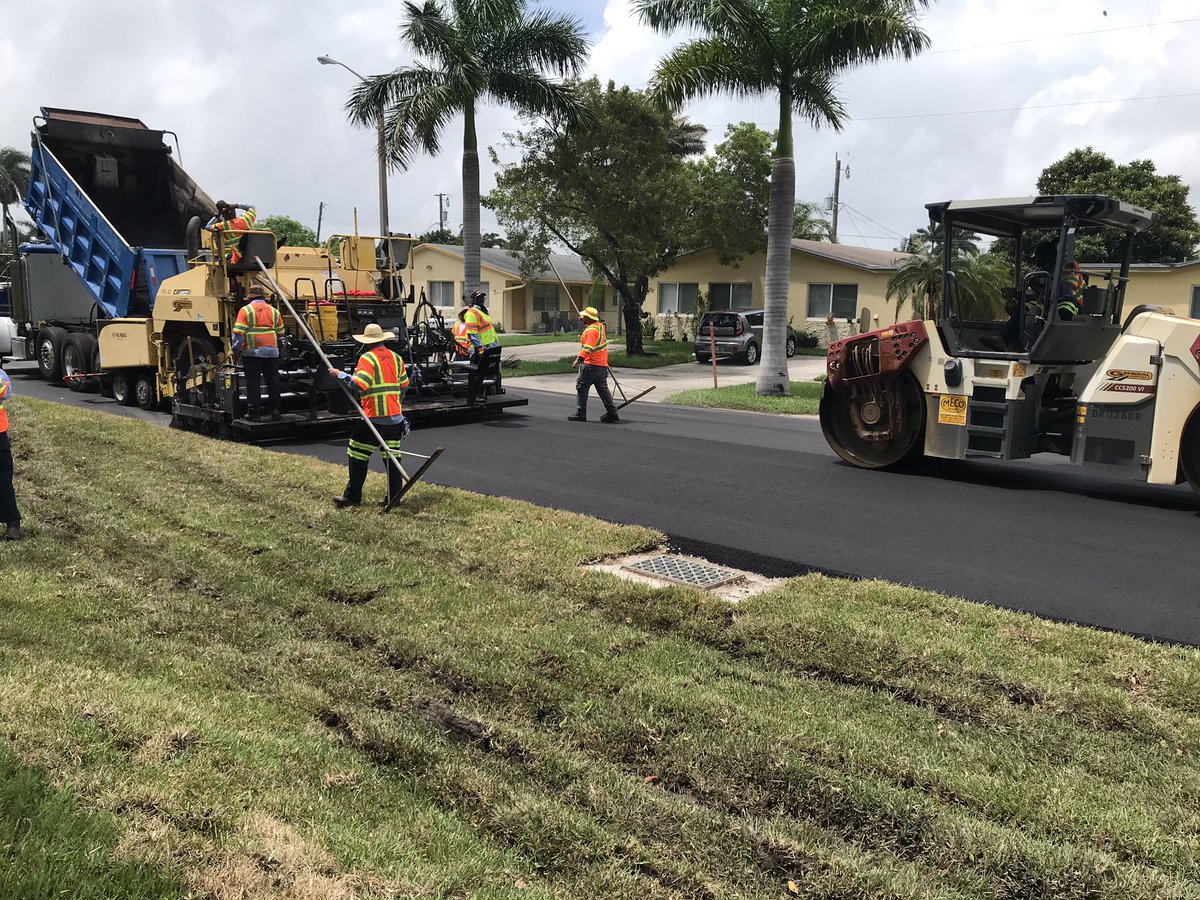 javier_argotti's tweet photo. New asphalt on Hollywood Lakes. North 14th Ave. city of Hollywood. Widening for a future bike lanes. #greenway #completestreet #AEGmobility https://t.co/l42UrtrUdM