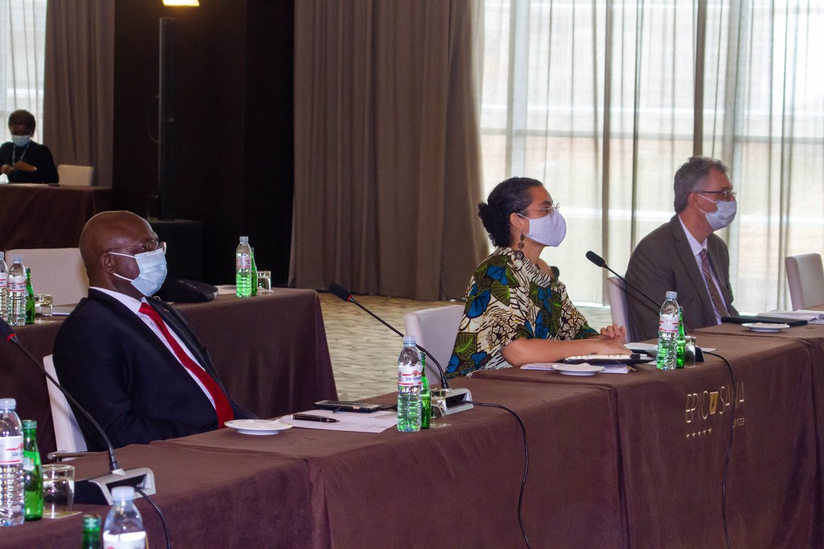 #AlteraçõesClimáticas, coloca Ministério das Relações Exteriores, Ministério da Cultura Turismo e Ambiente, #PNUD e representações diplomáticas, em Angola, sobre a mesma mesa. 
Durante duas horas, foi de batida a estratégia de Angola sobre a temática.
#mcta #clima