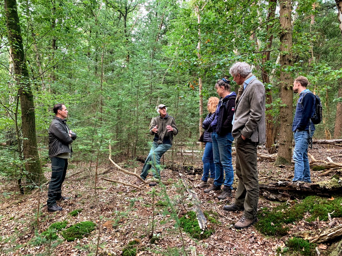 Vandaag bosles van Simon Klingen met o.a. <a href="/marjanminnesma/">Marjan Minnesma </a> en <a href="/reneleegte/">René Leegte</a> n.a.v. Simon's nieuwe boekje "Zeven vragen over BOS en KLIMAAT". Enorm informatief, aanrader!

klingenbomen.nl