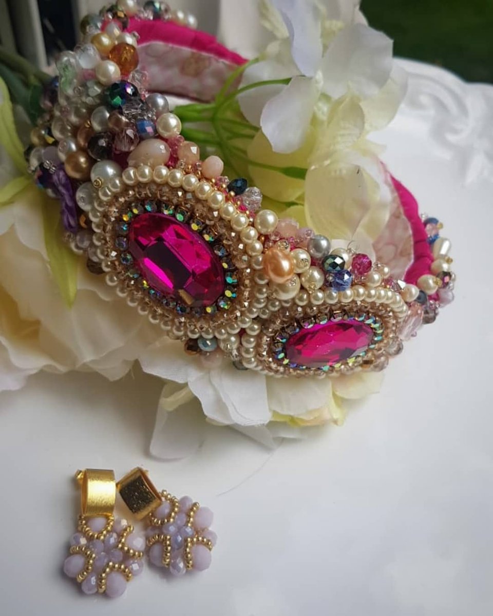 keylareynadesig's tweet photo. #Cintillo elaborado en cristales Rosados, combínalos con nuestras #Mascarillas con broches en metal, más #aretes en oro laminado
⁣pidelos vía WhatsApp: 849-354-7373

#keylareynadesign #mask #masks #facemask #aretesapropiados #trendy #jewerly #girly #hechoenrd #chic #Fazenda12 https://t.co/JZzTtGleFm