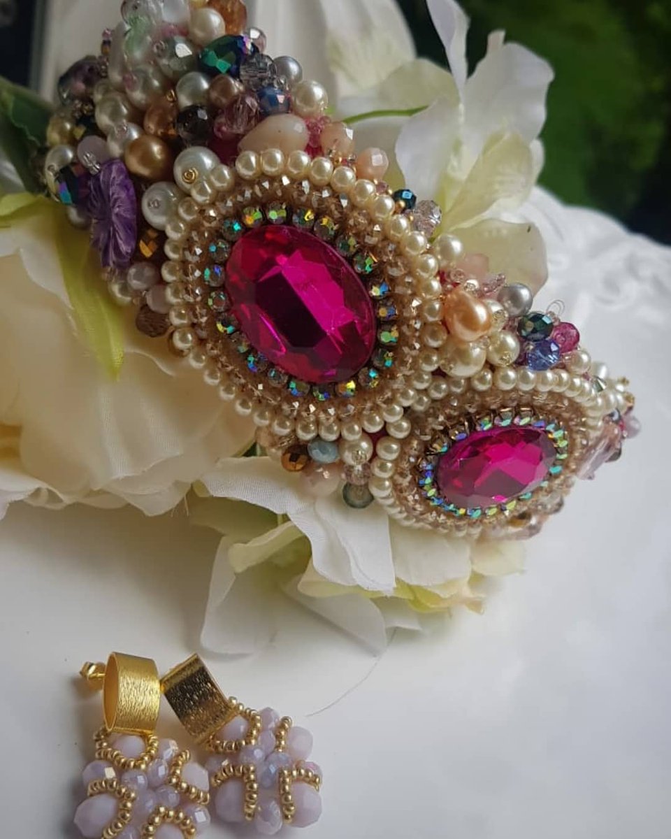 keylareynadesig's tweet photo. #Cintillo elaborado en cristales Rosados, combínalos con nuestras #Mascarillas con broches en metal, más #aretes en oro laminado
⁣pidelos vía WhatsApp: 849-354-7373

#keylareynadesign #mask #masks #facemask #aretesapropiados #trendy #jewerly #girly #hechoenrd #chic #Fazenda12 https://t.co/JZzTtGleFm