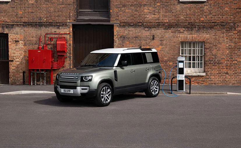 tweet_itzy's tweet photo. The Land Rover short wheelbase Defender 90 has finally arrived. We knew that it was in the making and offers better manoeuvrability and breakover angle over the long-wheelbase five-door version. That said, the biggest update is the plug-in hybrid (PHEV) powertrain https://t.co/FJgwB9XQUE