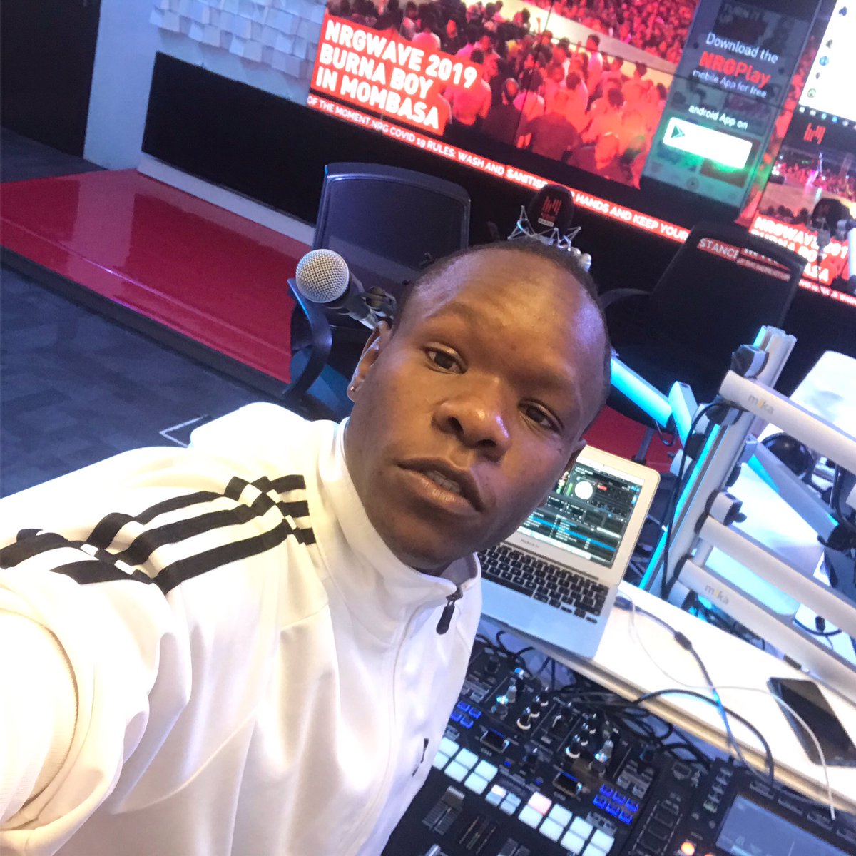We are live #TeargasOnNRG <a href="/nrgradiokenya/">NRG Radio Kenya</a> lock innnnnn now it’s blazing 🔥🔥💥🇰🇪📌📌Wakilisha area yako..