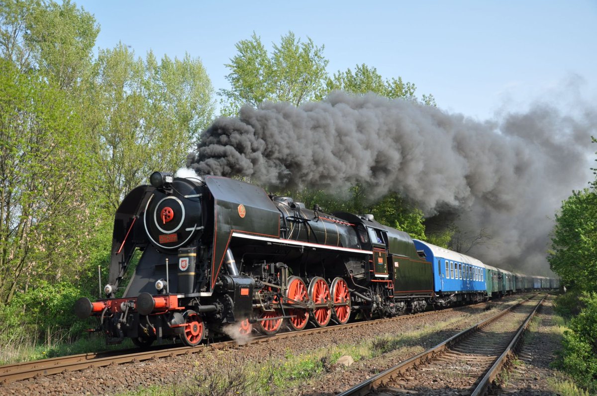 Už zítra můžete s námi oslavit  Regionální den železnice v <a href="/PrahaEU/">Hlavní město Praha</a>. Z Masarykova nádraží se svezete historickým vlakem s parní lokomotivou "Šlechtičnou", parním motoráčkem "Komarkem" nebo dnes už historickou pantografovou jednotkou. Více na bit.ly/2RhdBnC.📷Miloš Krátký