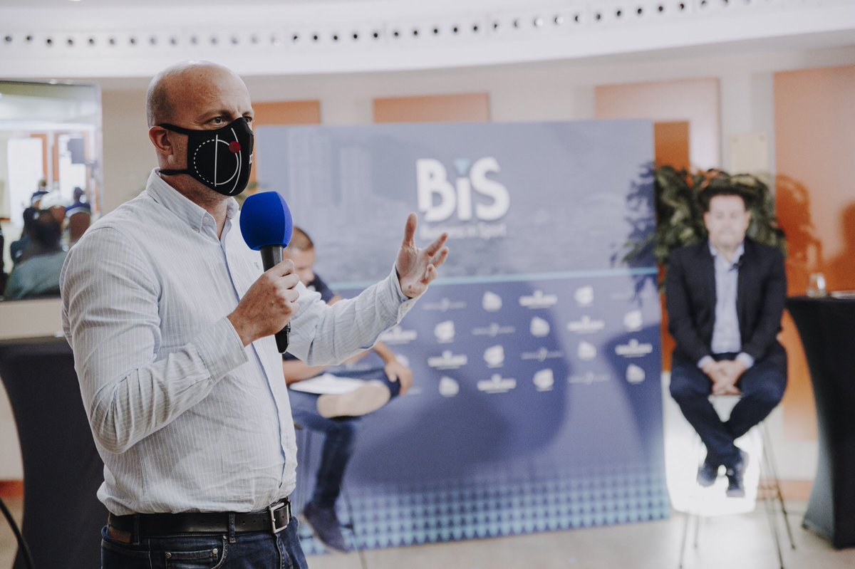 BiSportES's tweet photo. 🔊 @RICARDODEDIEGO , director de Marca de @ACBCOM , dando a conocer el éxito organizativo que supuso la fase Final de la #LigaEndesadeport 🏀 y las nuevas estrategias de transformación y desarrollo que están implementando en la entidad 💼 📈

#BusinessinSport #BiSDaimiel https://t.co/TwMFKKixoj