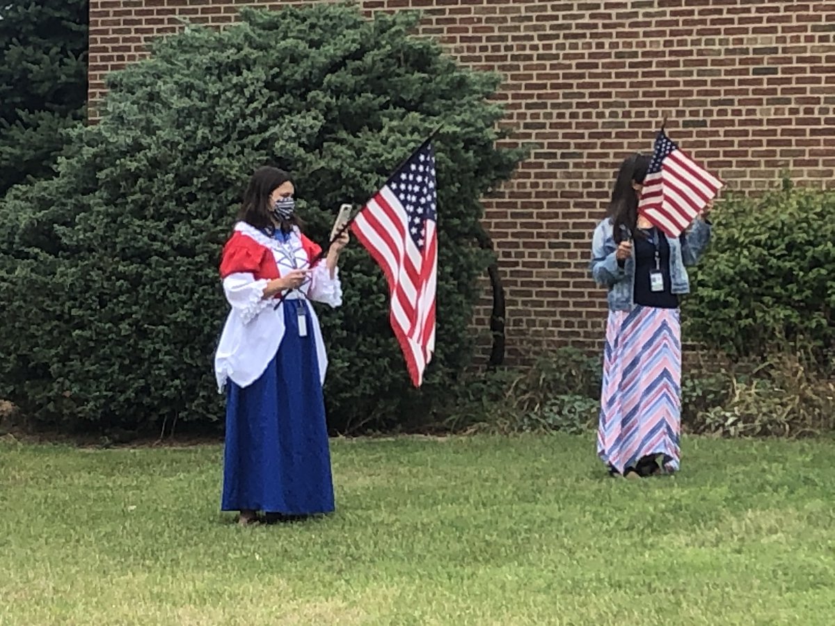 FranzyFleck's tweet photo. #burbank111 9/11 ceremony at Maddock elementary. We will never forget!  Thanks to Dr. Gonzalez, Mr. Hunger and staff. https://t.co/9i5LnF7fMz