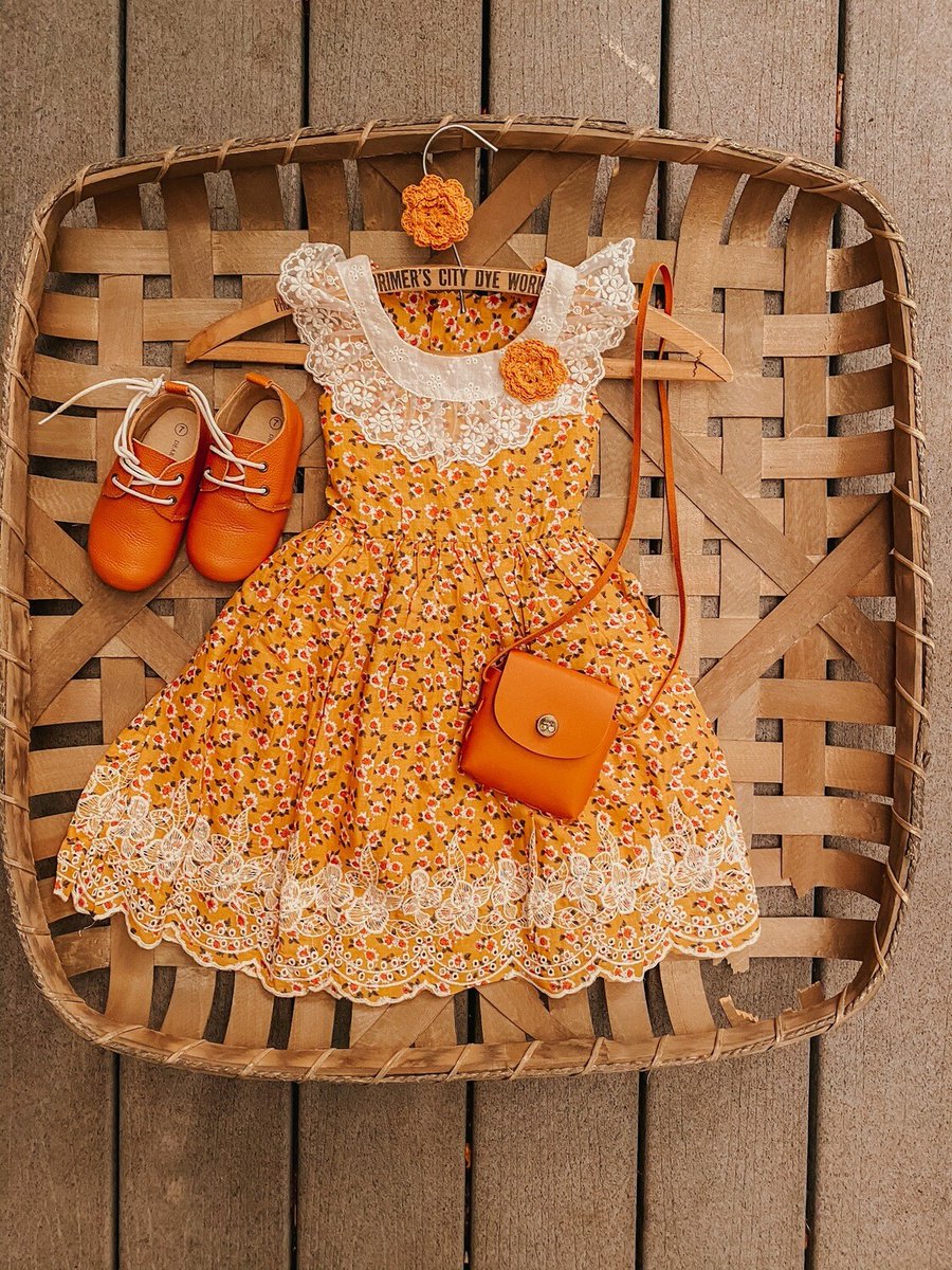 @everlysmarket Has such beautiful handmade goods and vintage treasures.  We just fell in love with her floral fall dress with lace embroidery and such unique vintage goods. ⁣
⁣
See more at everlysmarket.company.site⁣

#everlysmarket #shopsmall #supportsmall #standwithsmall