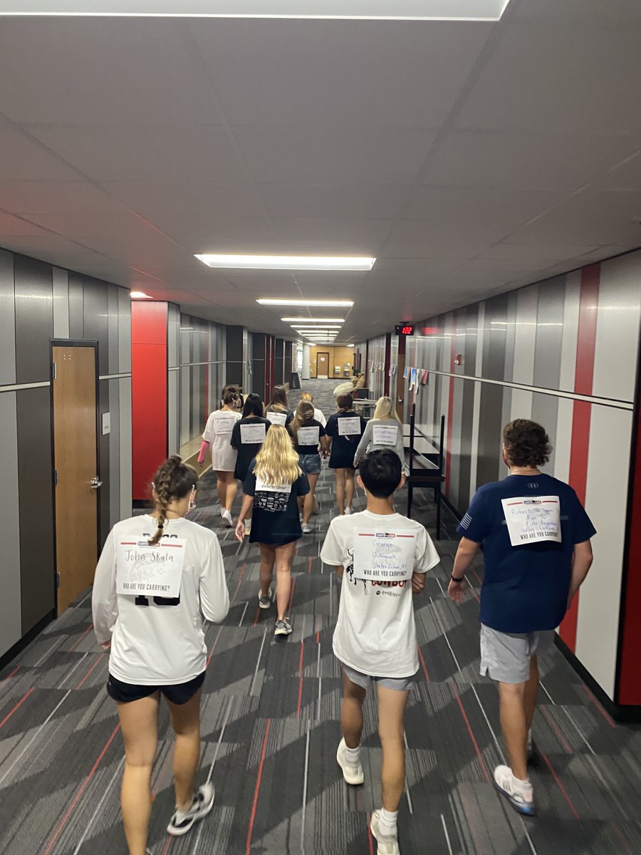 stuco_coppell's tweet photo. On this #PatriotDay, We chose to walk in honor of those lives lost. #NeverForget the 2,976 who lost their lives on that tragic day. #CarryTheLoad @CoppellHigh @TASC_StuCo @Coppellisd #Relentless https://t.co/NIgiixnu8t