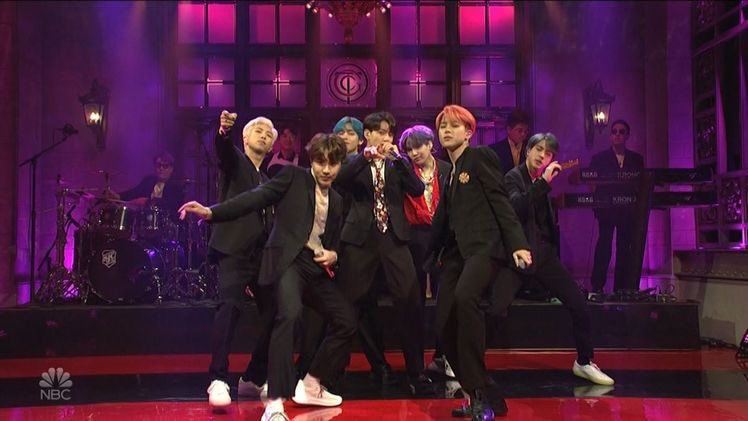 Remember when this happened & we collectively lost our minds? Performance teased on 03/13 & COMEBACK STAGE on 04/13/19Epic  Drop dance break on the tiny SNL stage & OT7 snatching hearts with Boy With Luv, many baby armies birthed that night  @BTS_twt 