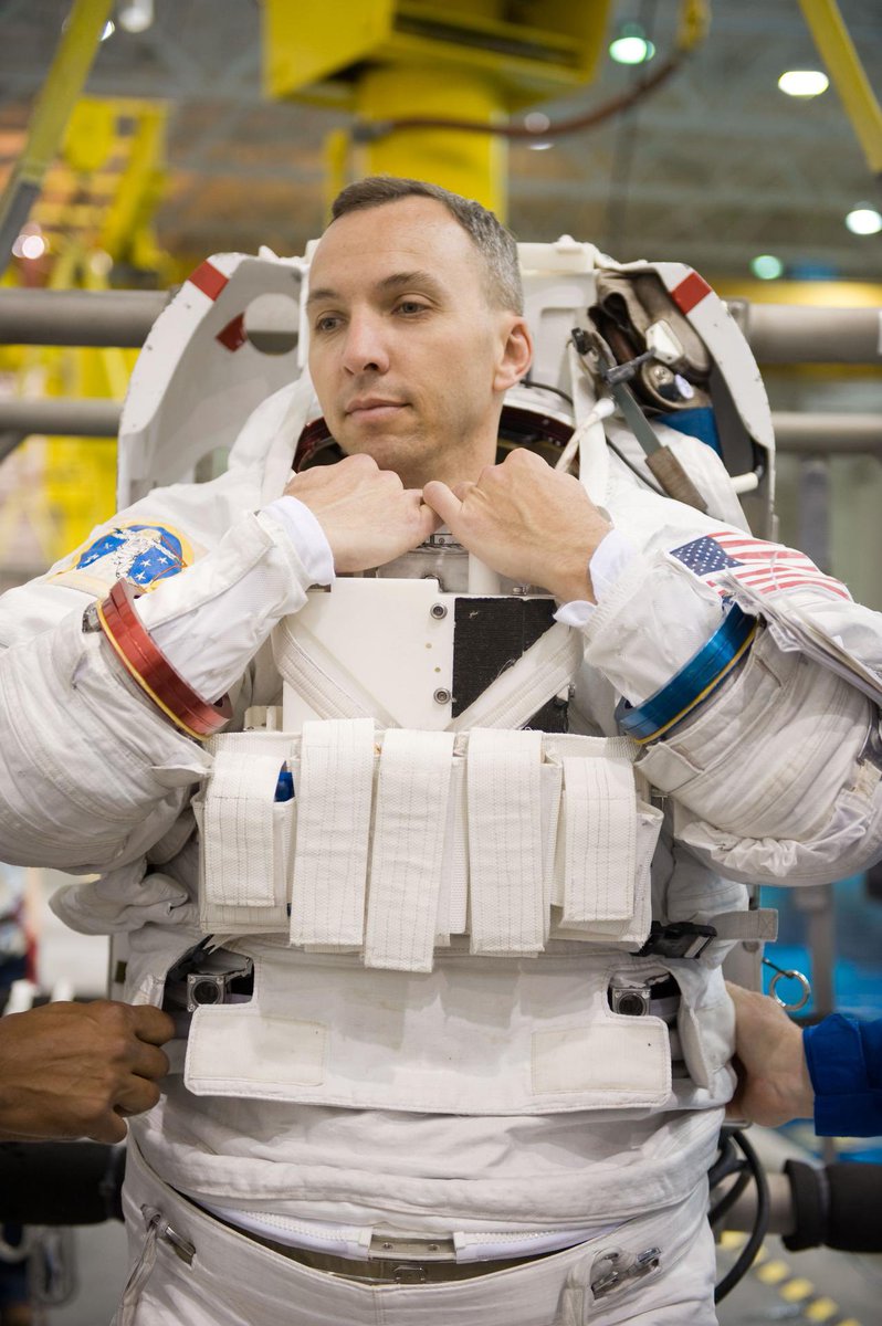 Martin Agüera (@agueramartin) on Twitter photo 5️⃣ spacewalks, 2️⃣ #space flights, commander of the <a href="/Space_Station/">International Space Station</a> & <a href="/USMC/">U.S. Marines</a> fighter pilot.
I had the privilege to interview <a href="/AstroKomrade/">Randy Bresnik</a> for our <a href="/AirbusSpace/">Airbus Space</a> #podcast. What a great guy. We had so much to talk about. Tune in!👇
shows.acast.com/we-make-it-fly… via <a href="/acast/">Acast</a>
📸<a href="/NASA/">NASA</a> 5️⃣ spacewalks, 2️⃣ #space flights, commander of the <a href="/Space_Station/">International Space Station</a> & <a href="/USMC/">U.S. Marines</a> fighter pilot.
I had the privilege to interview <a href="/AstroKomrade/">Randy Bresnik</a> for our <a href="/AirbusSpace/">Airbus Space</a> #podcast. What a great guy. We had so much to talk about. Tune in!👇
shows.acast.com/we-make-it-fly… via <a href="/acast/">Acast</a>
📸<a href="/NASA/">NASA</a>