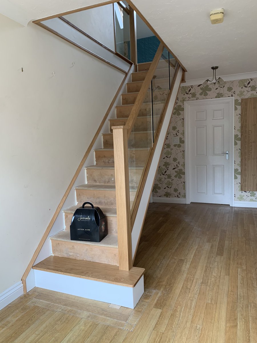 RMRChippy's tweet photo. Satin Oak and White 😍
(Staircase Renovation) https://t.co/Kdx6kpaLTi