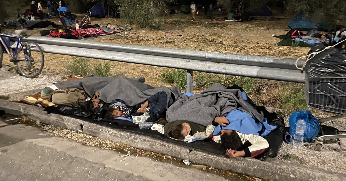 AneIrazabal's tweet photo. ‘Hambre’ es la palabra que más repiten los refugiados de #Moria. Hambre. Tal cual. https://t.co/yaUFsXcrwM